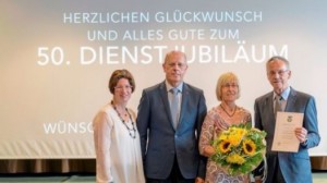 Andrea Schmees, Personalratsvorsitzende, Hans Liesen, Allgemeiner Vertreter, Wilma Weber und der Jubilar Karl-Heinz Weber