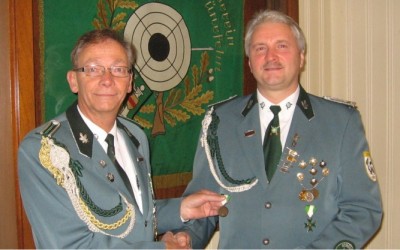 Schützen aus Lathen-Dünefehn ehren Peter Nowak