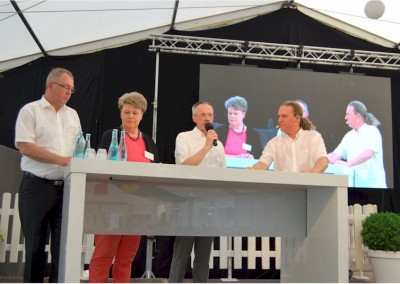 1. Talkrunde: v.r. Dirk Denzer, Samtgemeindebürgermeister Karl-Heinz Weber, Stellverterter Luise Redenius-Heber und Georg Raming-Freesen