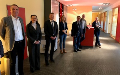 Gitta Connemann besucht Schmees Ladenbau in Lathen