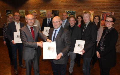 Landwirtschaftsminister Christian Meyer übergibt Förderbescheid stellvertretend der Samtgemeinde Lathen – Bundesweit einmaliges Modellprojekt für Zuwanderung im Ländlichen Raum