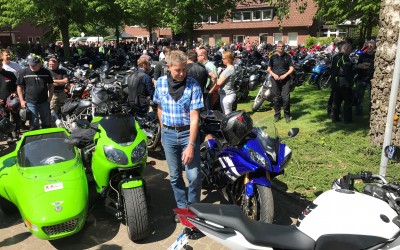 16. Motorrad-Gottesdienst bei strahlendem Sonnenschein