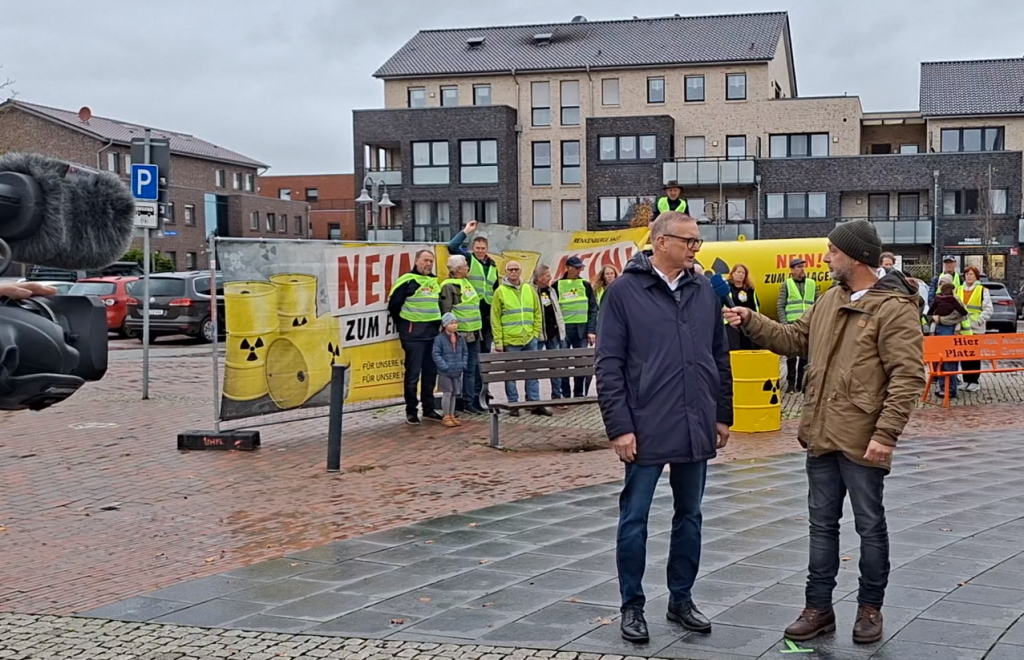 Samtgemeindebürgermeister Helmut Wilkens im Interview mit Joop Wösten vom NDR.