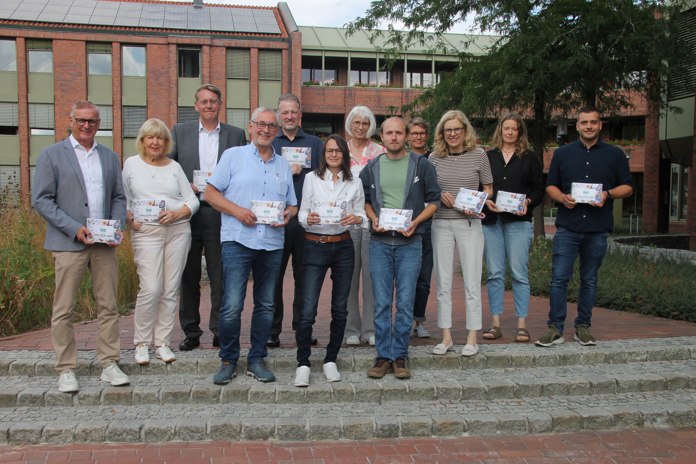 Drogen-ABC: Kreuzbund stellt gemeinsam mit Landkreis Emsland überarbeitete Neuauflage vor